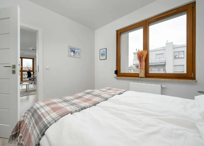 Nowoczesny Apartament Blisko Rzeki We Wroclawiu Z Biurkiem I Parkingiem By Noclegi Renters